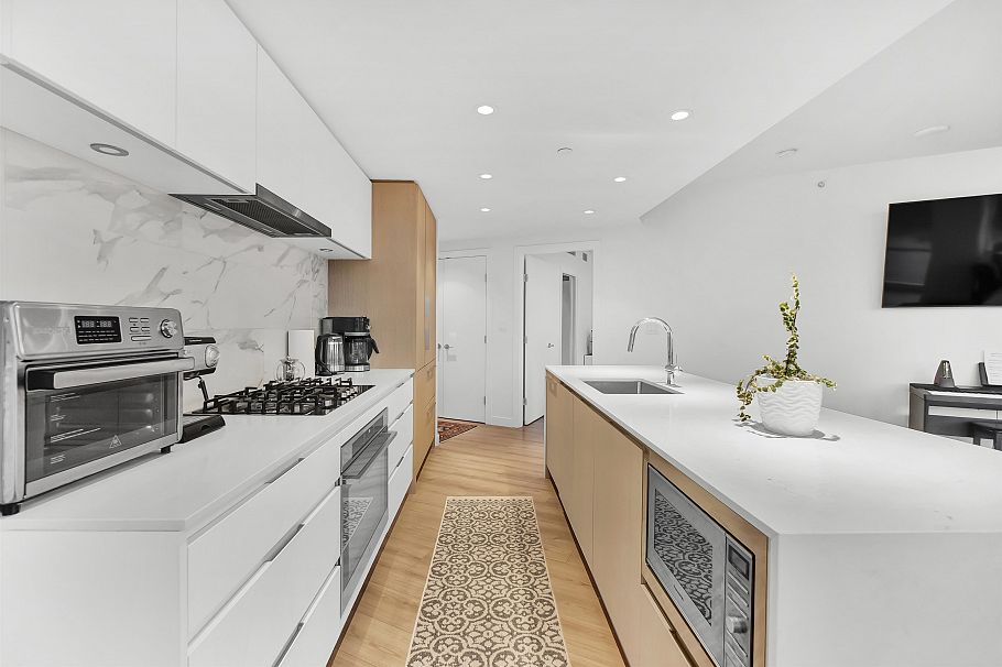412 1500 Fern Street North Vancouver, BC - 12