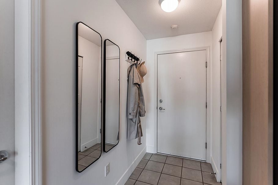 323 332 Lonsdale Avenue North Vancouver, BC - 24