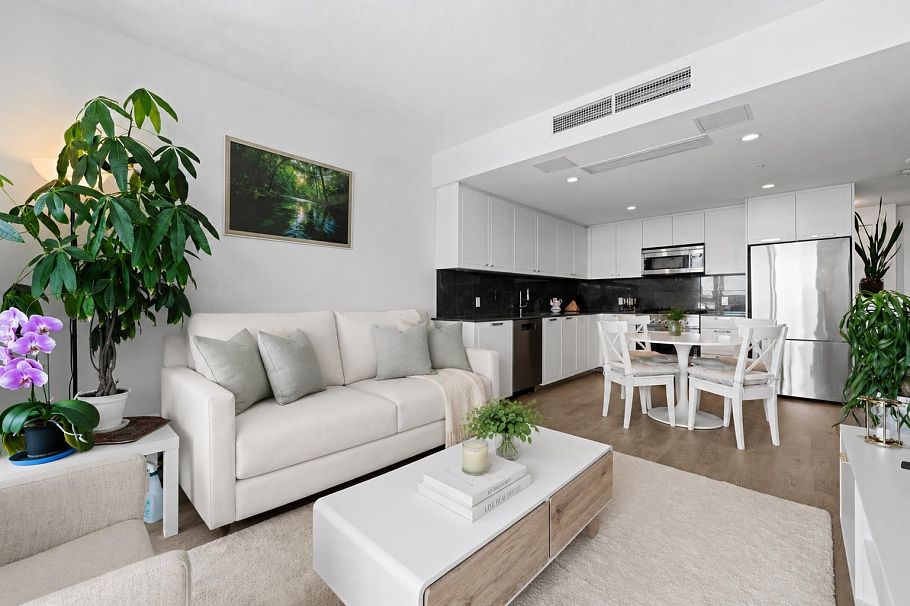 704 1401 Hunter Street North Vancouver, BC - 3