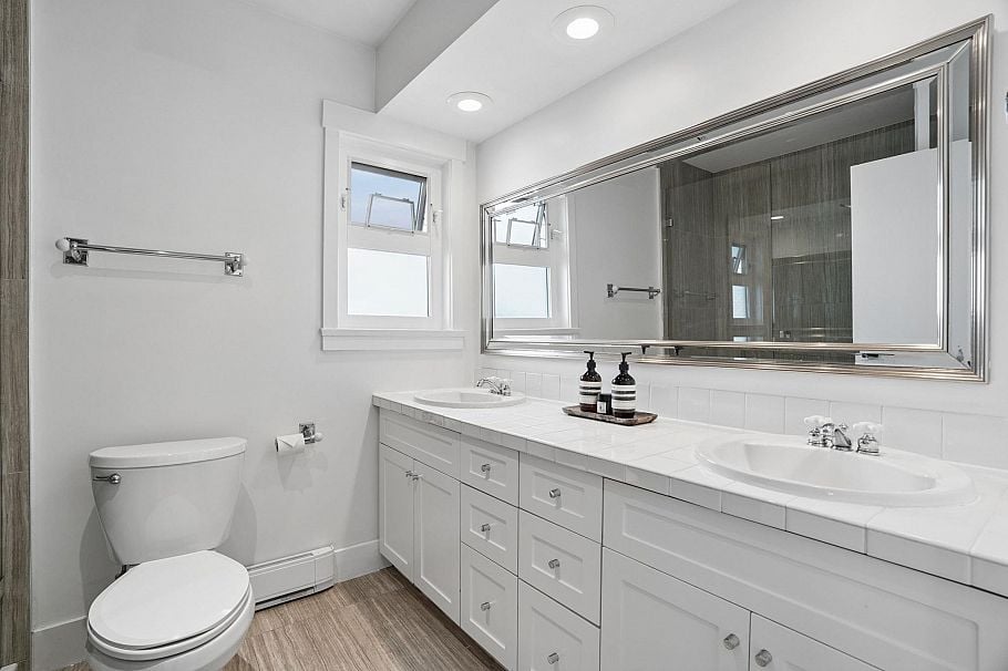 3349 W 14th Avenue Vancouver, BC - 22