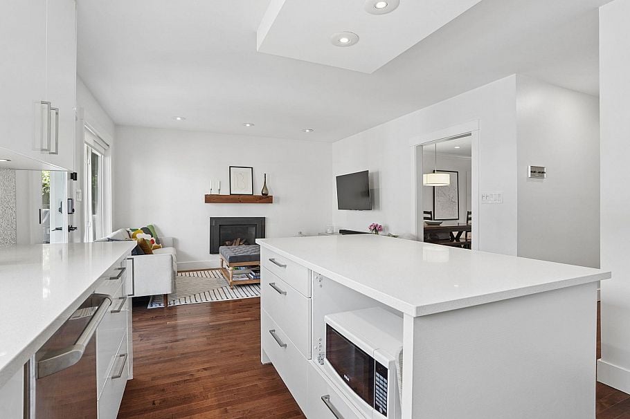 3349 W 14th Avenue Vancouver, BC - 14