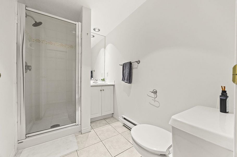 104 177 W 5th Street North Vancouver, BC - 17