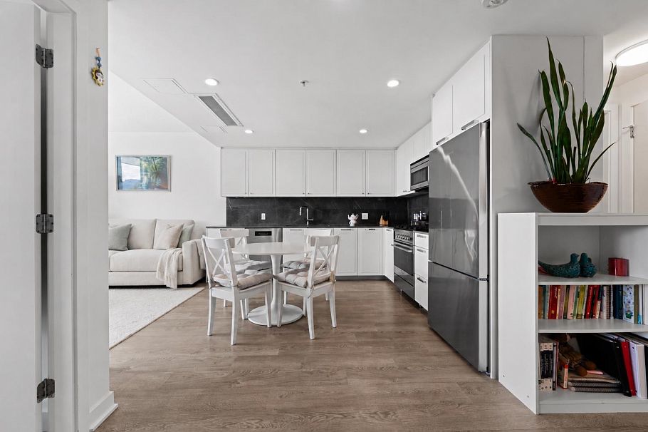 704 1401 Hunter Street North Vancouver, BC - 5