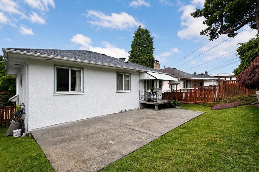 2965 E 8th Avenue Vancouver, BC - 34