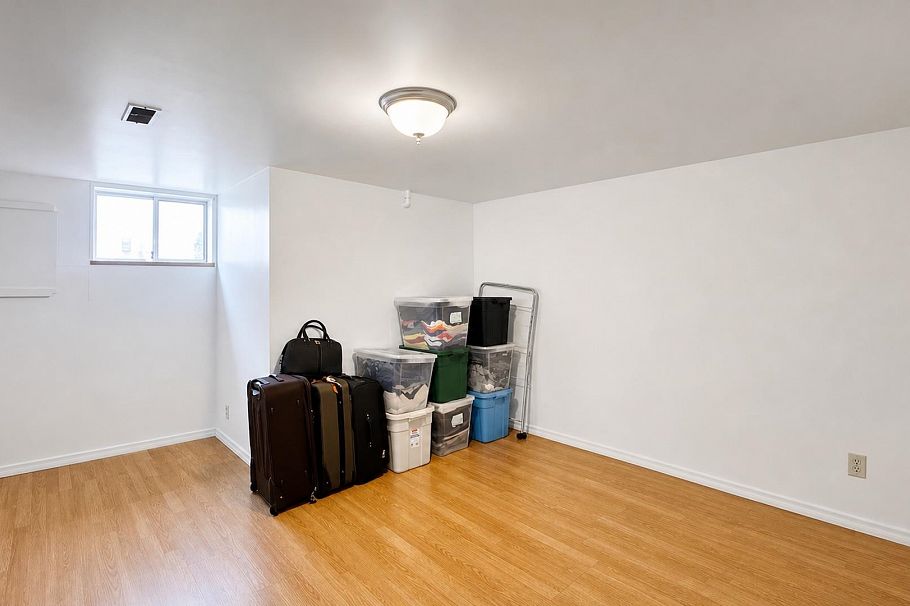 2965 E 8th Avenue Vancouver, BC - 23
