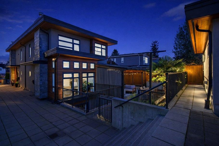 2 252 E 19th Street North Vancouver, BC - 32