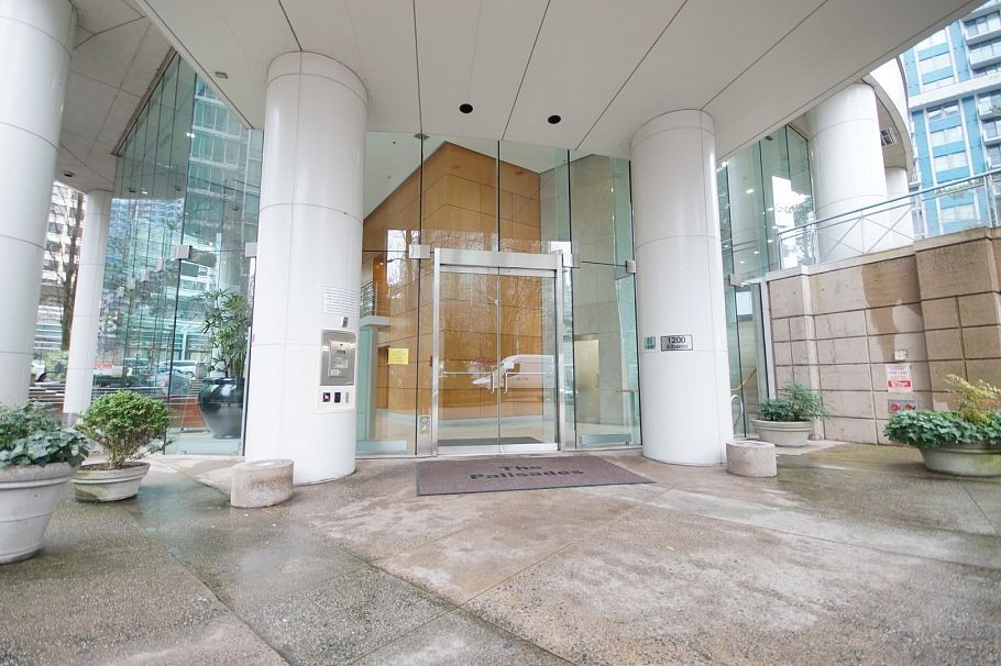 2205 1200 Alberni Street Vancouver, BC - 1