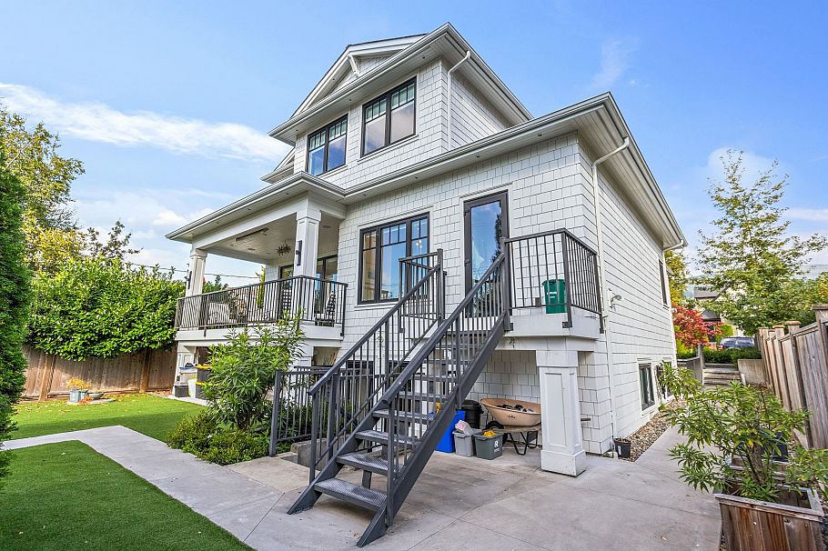 345 E 20th Street North Vancouver, BC - 4