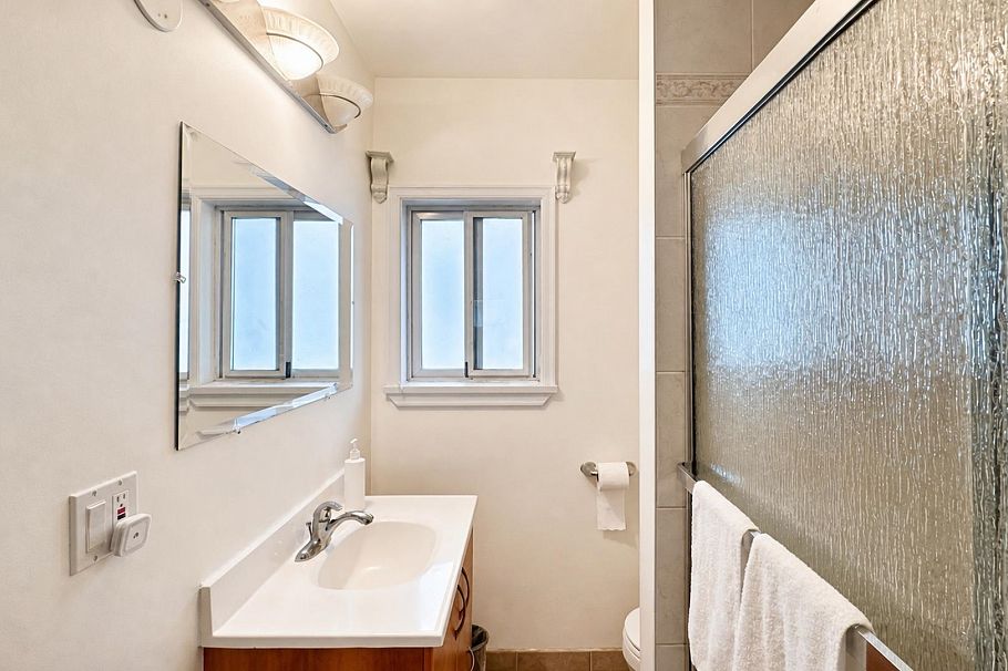 2965 E 8th Avenue Vancouver, BC - 19