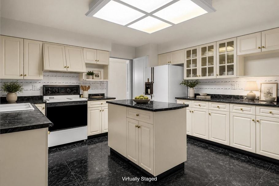 2599 Masefield Road North Vancouver, BC - 4