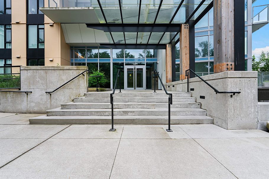 704 1401 Hunter Street North Vancouver, BC - 22
