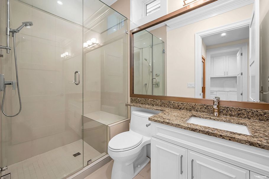 3581 W 32nd Avenue Vancouver, BC - 32