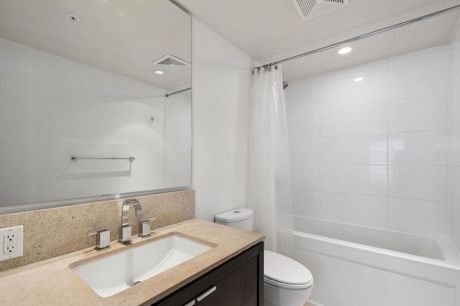 1208 1320 Chesterfield Avenue North Vancouver, BC - 11