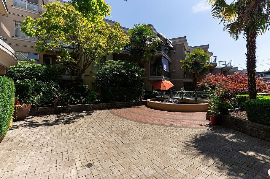 323 332 Lonsdale Avenue North Vancouver, BC - 35