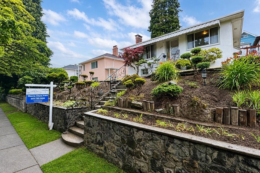 2965 E 8th Avenue Vancouver, BC - 4