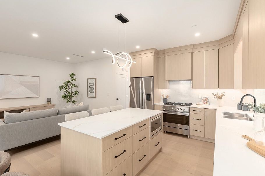 1 3633 Turner Street Vancouver, BC - 11