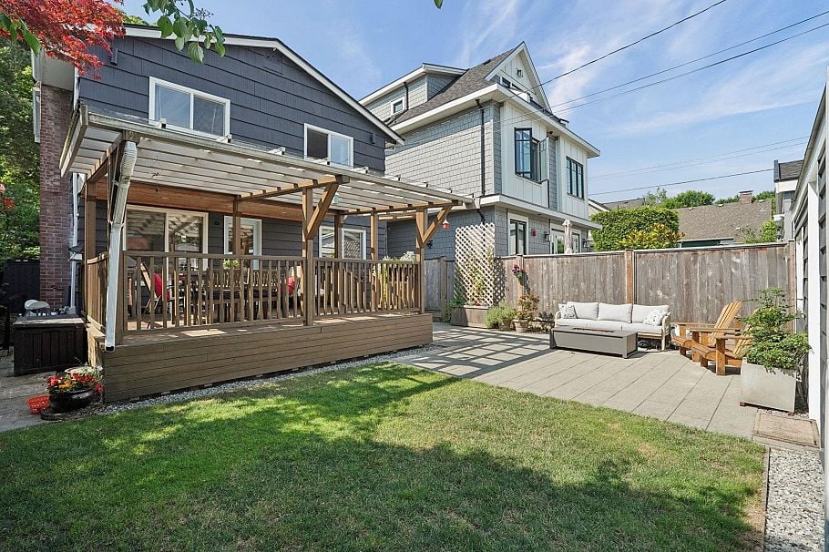 3349 W 14th Avenue Vancouver, BC - 32