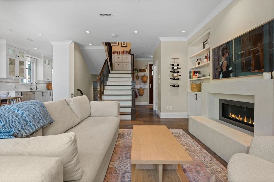 533 E 11th Avenue Vancouver, BC - 5