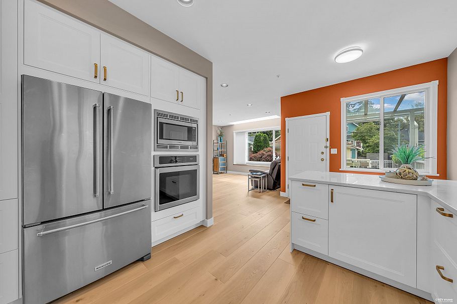 2030 E 2nd Avenue Vancouver, BC - 11