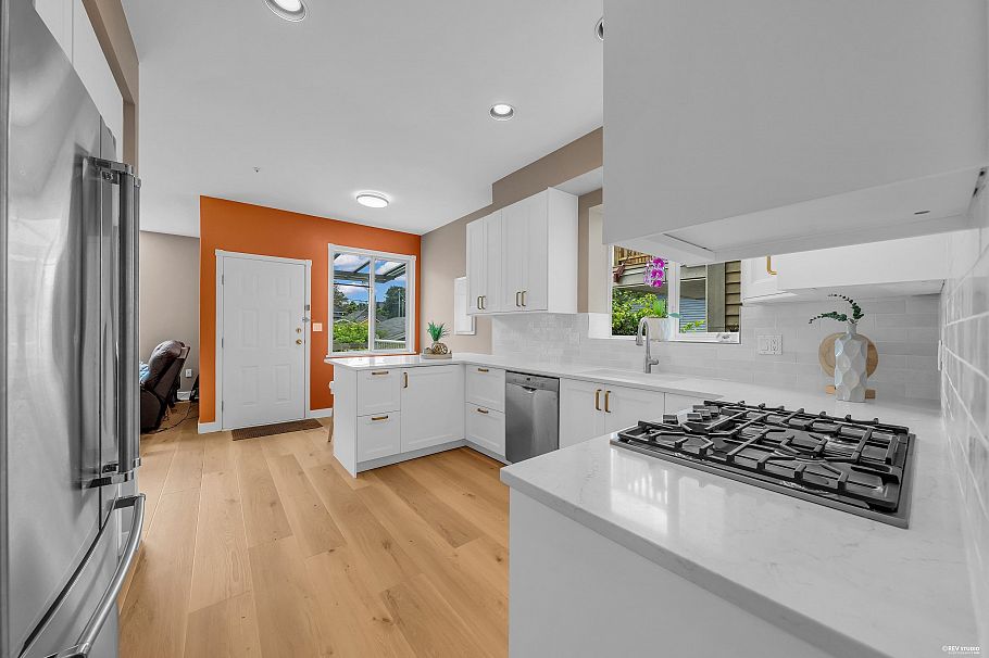 2030 E 2nd Avenue Vancouver, BC - 10