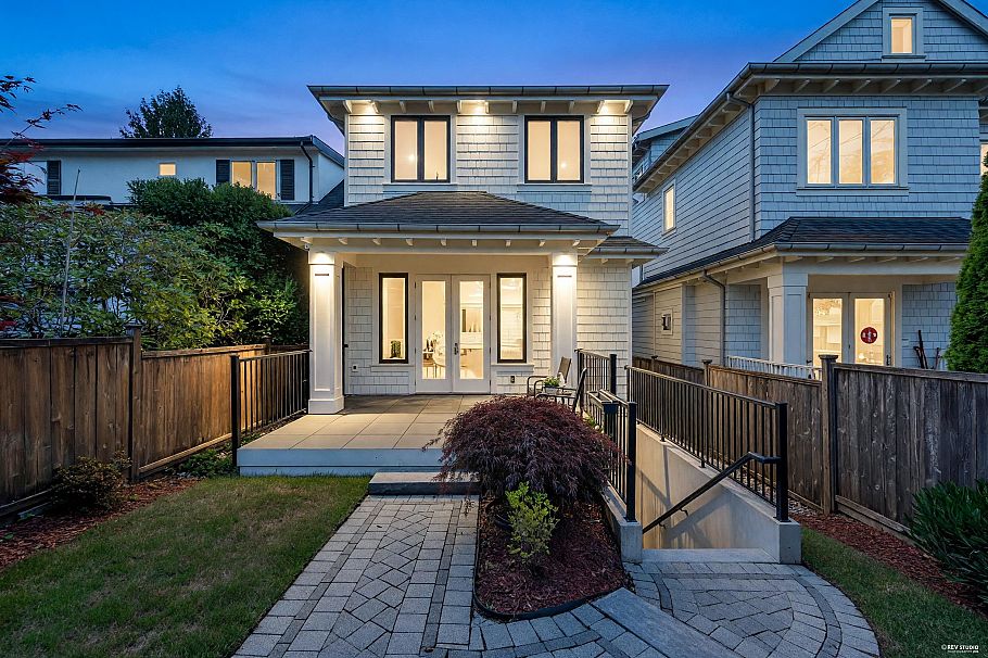 3581 W 32nd Avenue Vancouver, BC - 4