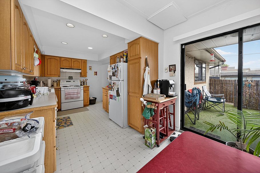 2112 E 46th Avenue Vancouver, BC - 6
