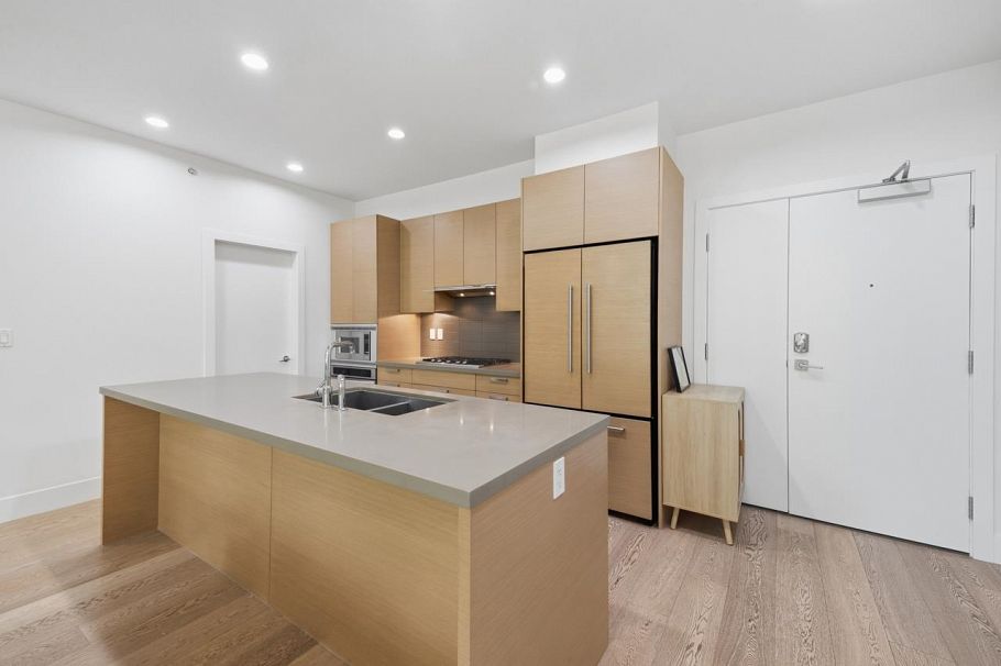 506 3606 Aldercrest Drive North Vancouver, BC - 10