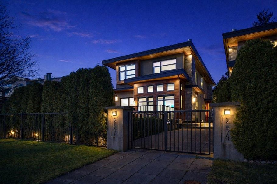 2 252 E 19th Street North Vancouver, BC - 31