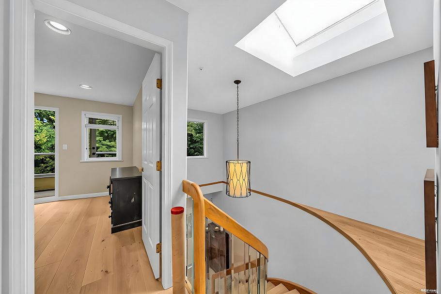 2030 E 2nd Avenue Vancouver, BC - 22