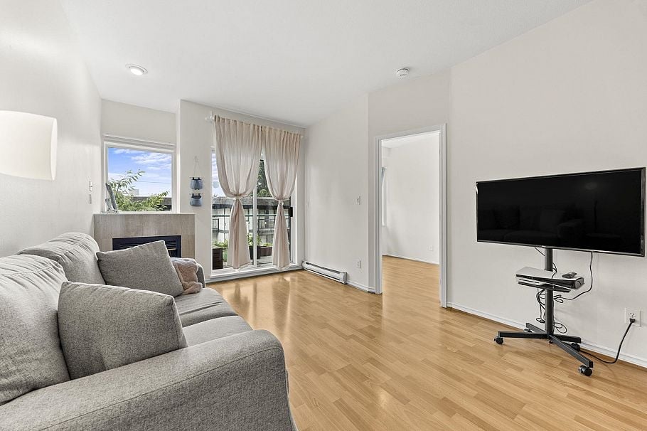 104 177 W 5th Street North Vancouver, BC - 4