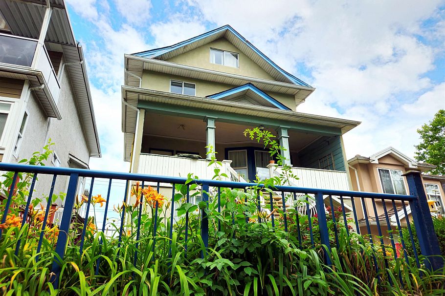 2834 Victoria Drive Vancouver, BC - 2