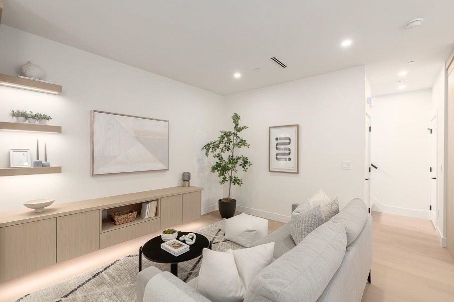1 3633 Turner Street Vancouver, BC - 2