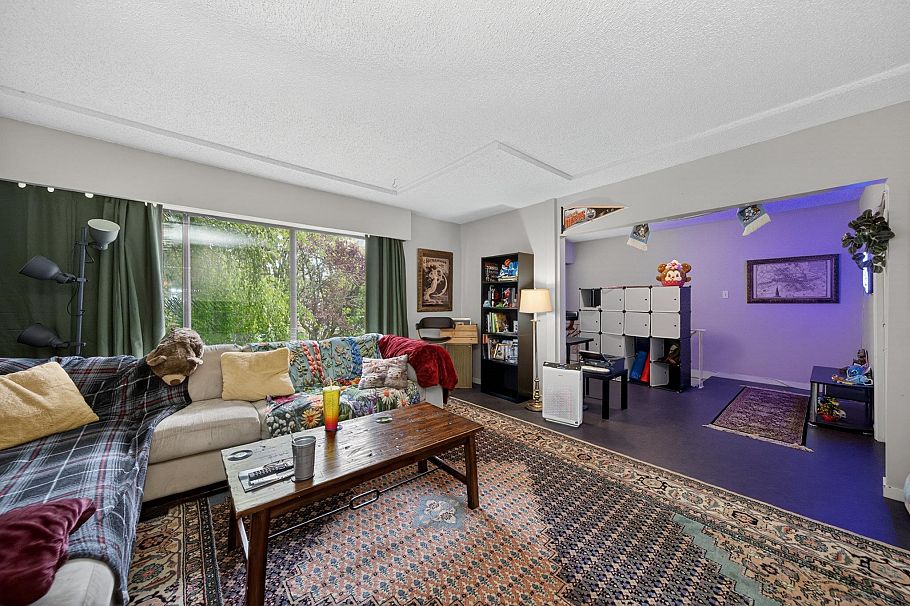 2112 E 46th Avenue Vancouver, BC - 4