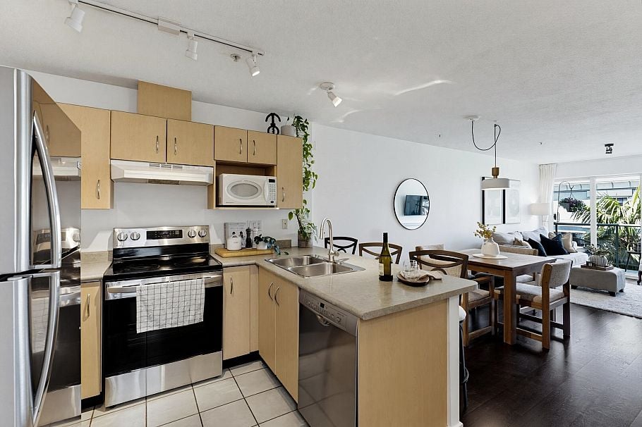 323 332 Lonsdale Avenue North Vancouver, BC - 14