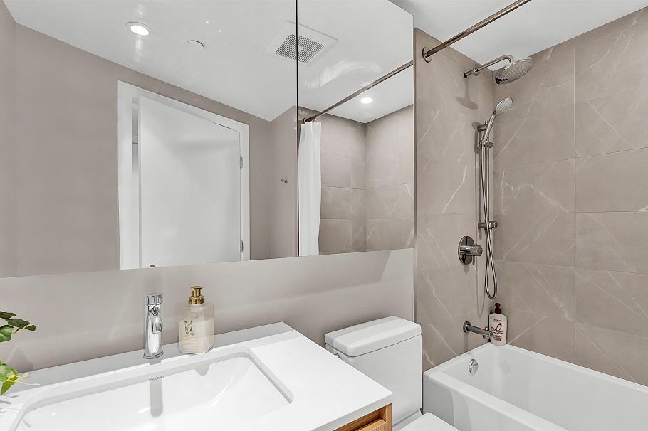 412 1500 Fern Street North Vancouver, BC - 17