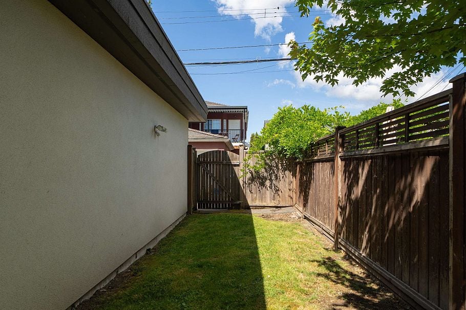 5325 Chester Street Vancouver, BC - 38