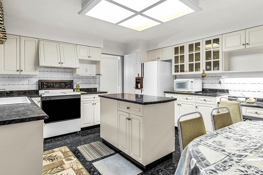 2599 Masefield Road North Vancouver, BC - 19