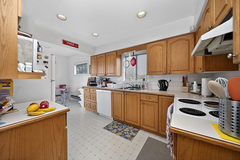 2112 E 46th Avenue Vancouver, BC - 5