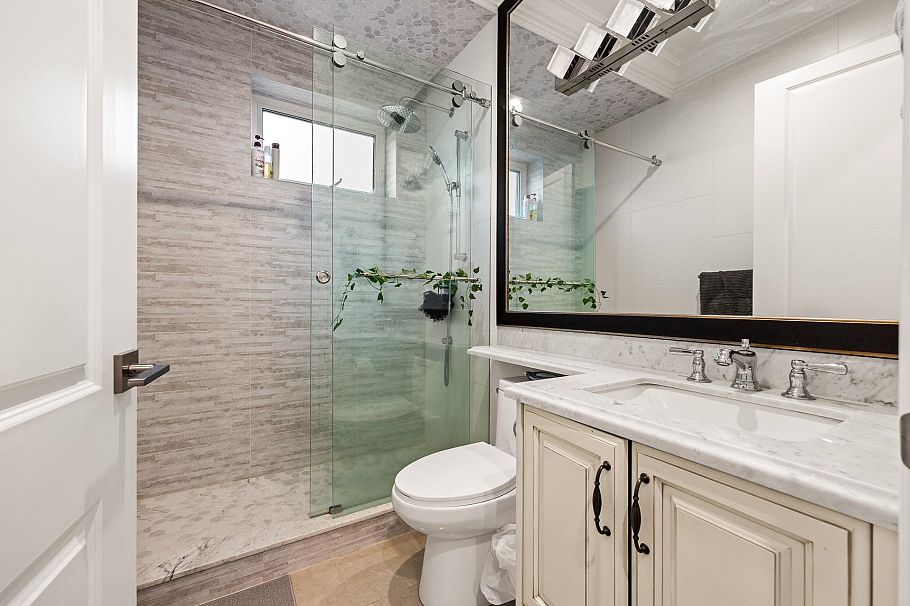 4307 W 13th Avenue Vancouver, BC - 16