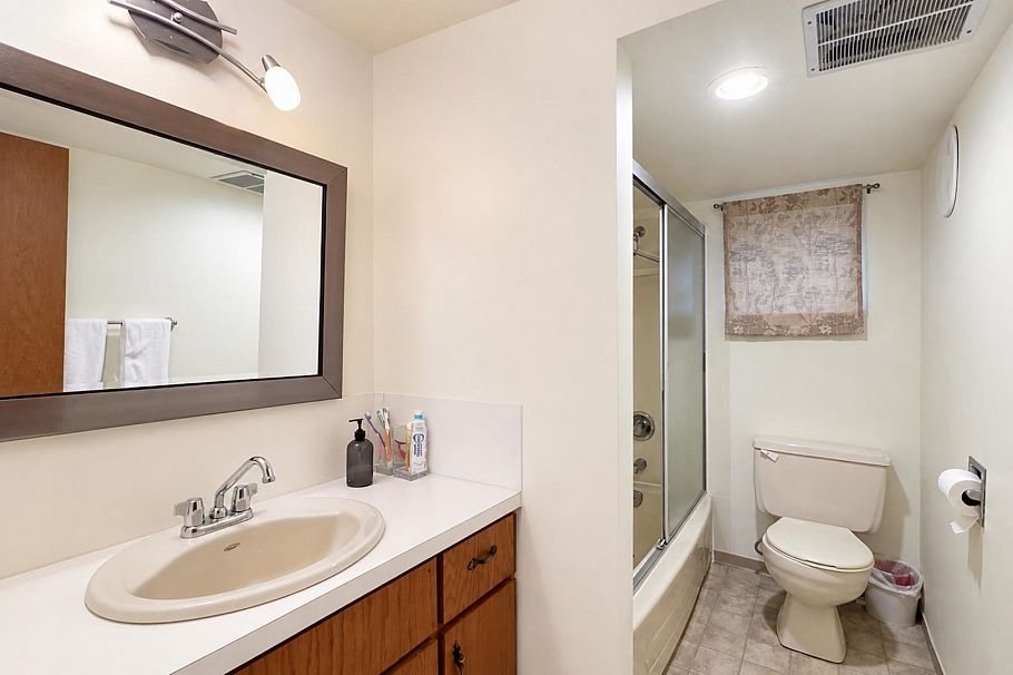 2965 E 8th Avenue Vancouver, BC - 25