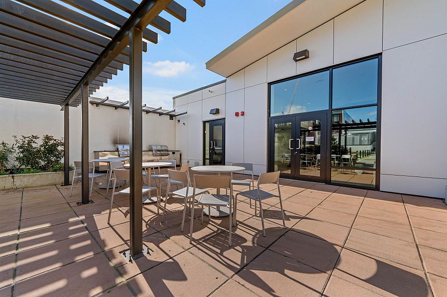 704 1401 Hunter Street North Vancouver, BC - 18