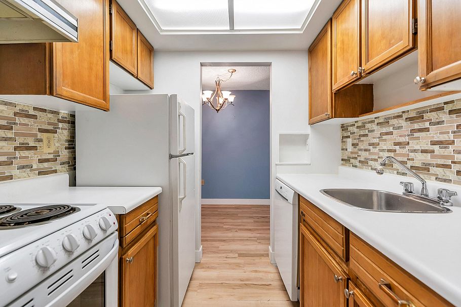 108 1535 Nelson Street Vancouver, BC - 4