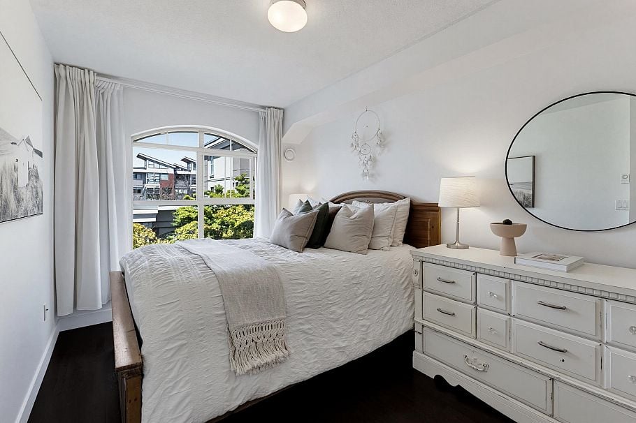 323 332 Lonsdale Avenue North Vancouver, BC - 15