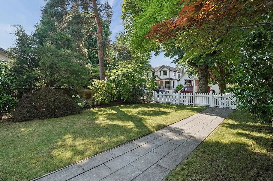 3349 W 14th Avenue Vancouver, BC - 2