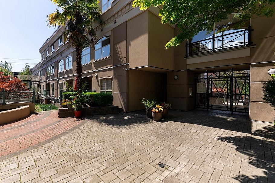 323 332 Lonsdale Avenue North Vancouver, BC - 34