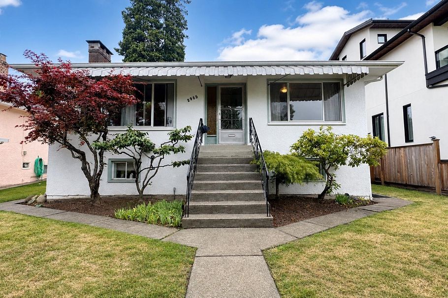 2965 E 8th Avenue Vancouver, BC - 1