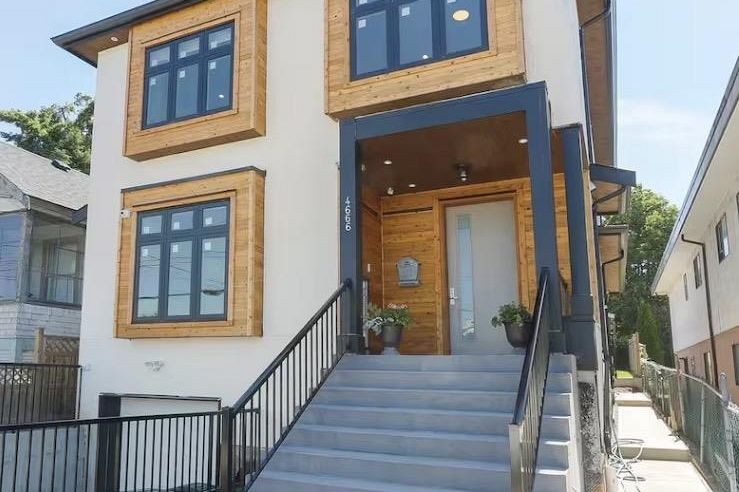4666 Earles Street Vancouver, BC - 1