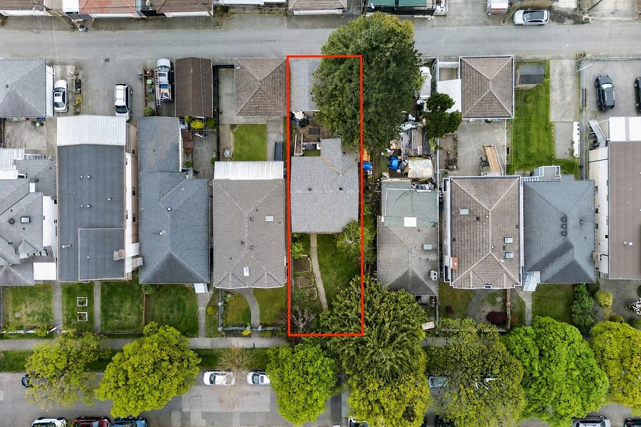 2112 E 46th Avenue Vancouver, BC - 1