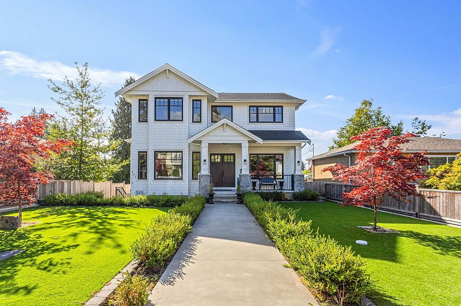345 E 20th Street North Vancouver, BC - 1
