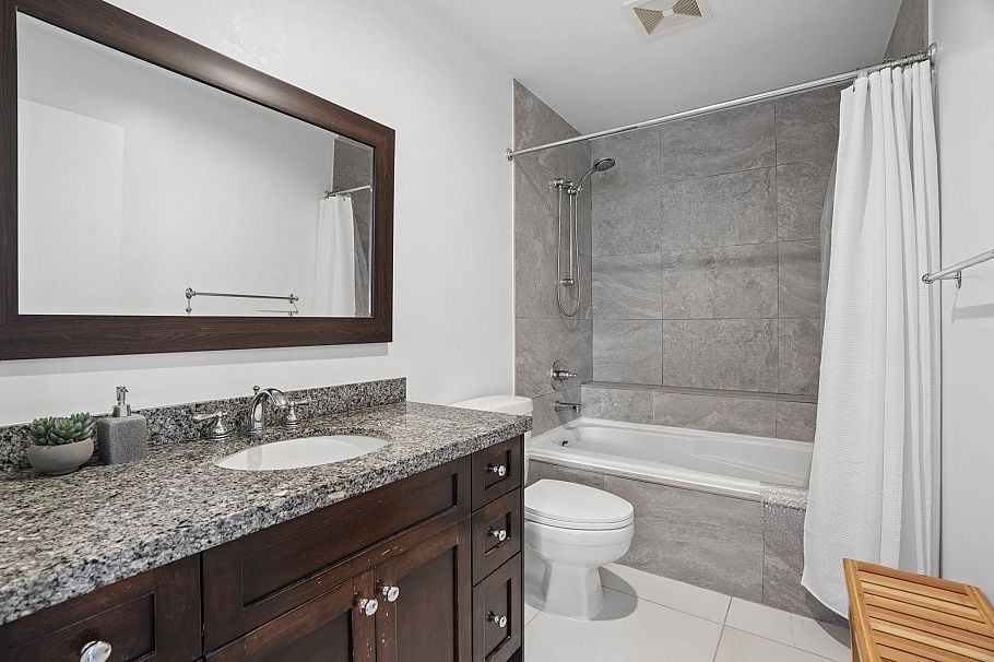 3349 W 14th Avenue Vancouver, BC - 28